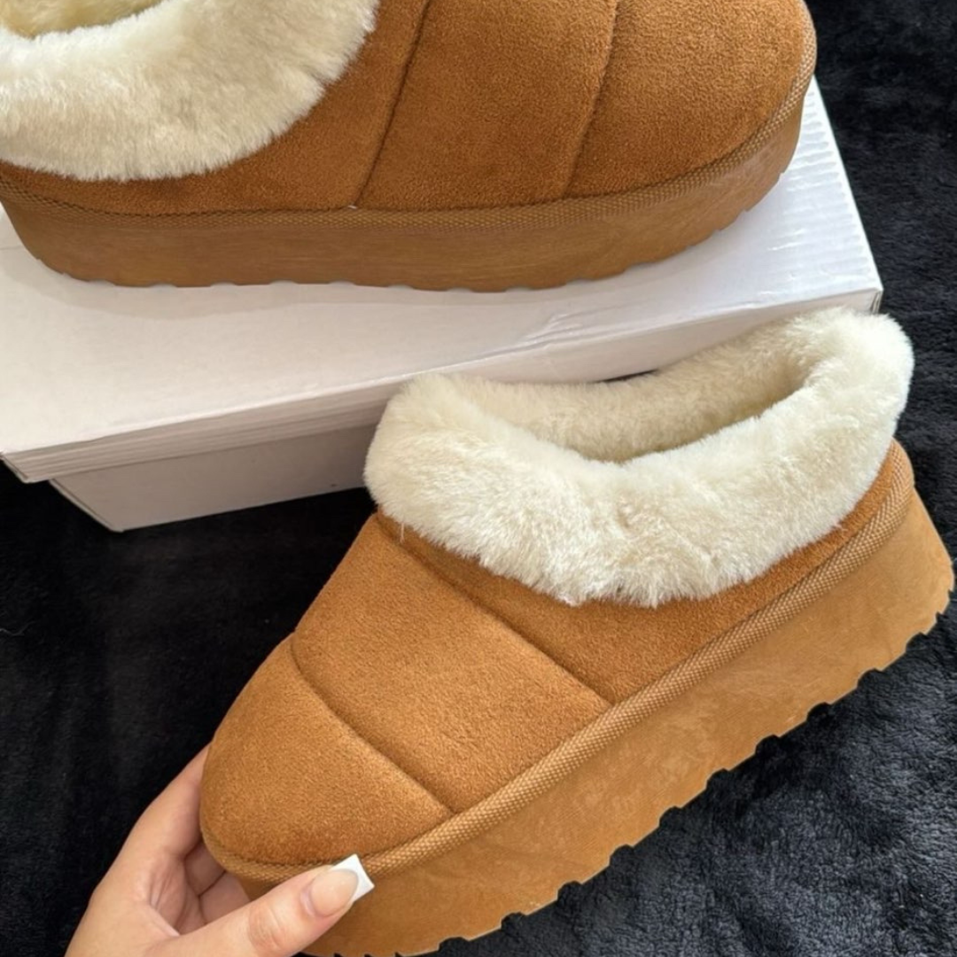 Top Trends/AW23 HOTTEST SLIPPERS